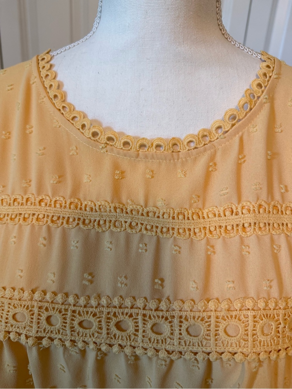 Women's Yellow Crochet Yoke Short Sleeve Blouse Size Large GUC - Picture 3 of 16